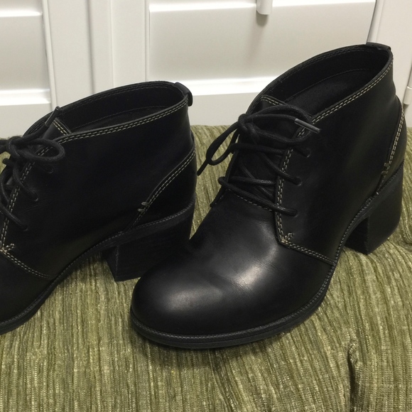 clarks women's maypearl flora ankle bootie